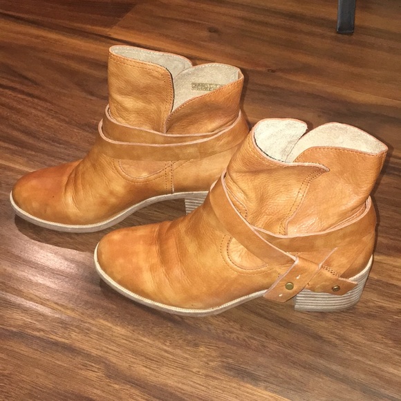 UGG Shoes - UGG Leather Elora Boot